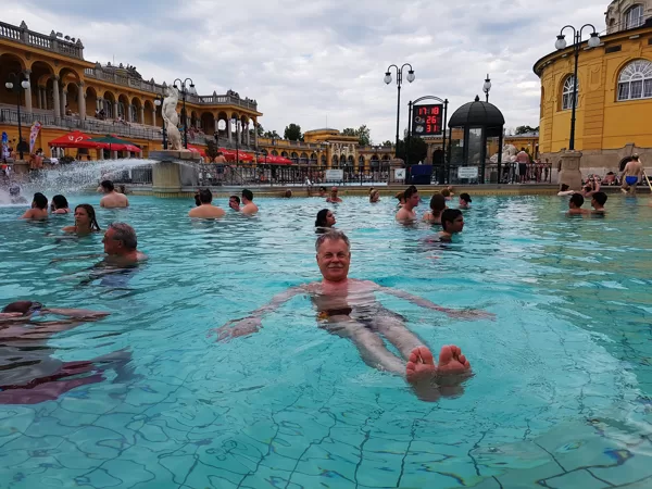 Termālie baseini Szecheny Budapeštas centrā