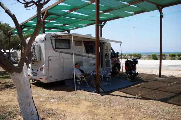 Grieķija, Krētas sala, Creta camping. Līdz jūrai 100m. Gaisa un ūdens temperatūra 32-34 gr
